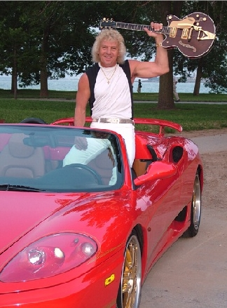 Illustration for article titled Would You Pay This Douche $300 To Drive You In His Ferrari?